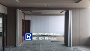 pintu ruang meeting kantor
